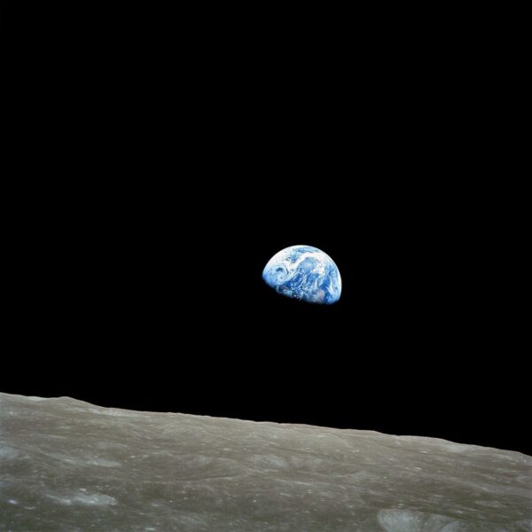 William Anders, astronaut who took the well-known ‘Earthrise’ photograph, dies at 90