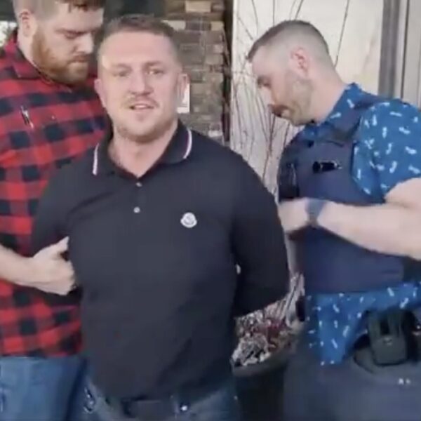 British Activist Tommy Robinson Arrested in Canada by Undercover Police After Delivering…