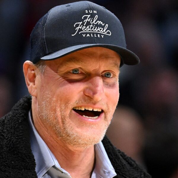 Woody Harrelson refuses to personal a cellular phone