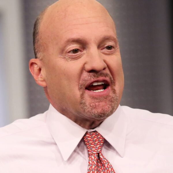 Jim Cramer explains easy methods to commerce Thursday’s tech sell-off