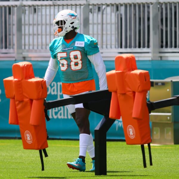 Shaquil Barrett to retire, had signed with Dolphins
