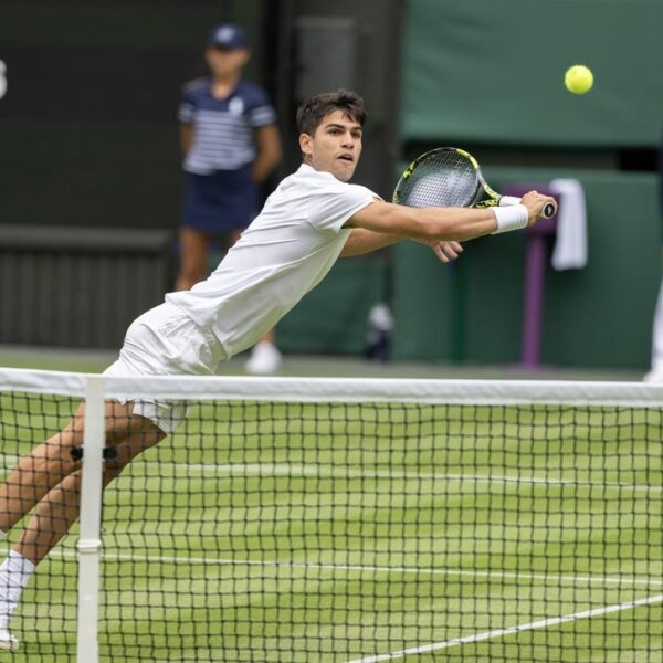 Jannik Sinner, Carlos Alcaraz open Wimbledon with wins