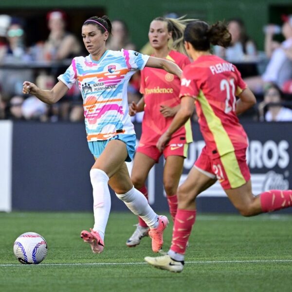 Izzy D’Aquila’s late objective leads Thorns previous Wave