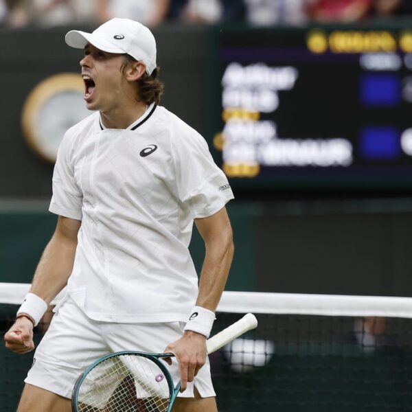 Novak Djokovic in Wimbledon semis after Alex de Minaur WDs