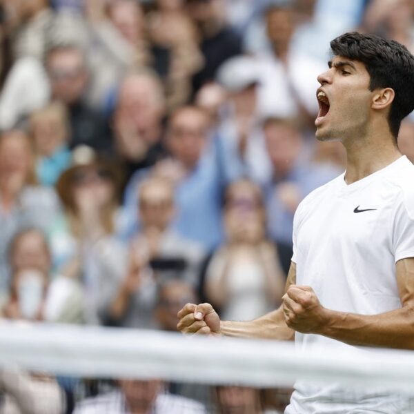 Carlos Alcaraz beats Novak Djokovic for second straight Wimbledon title