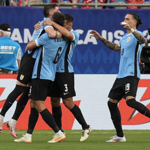 Luis Suarez saves Uruguay in Third-place Copa match