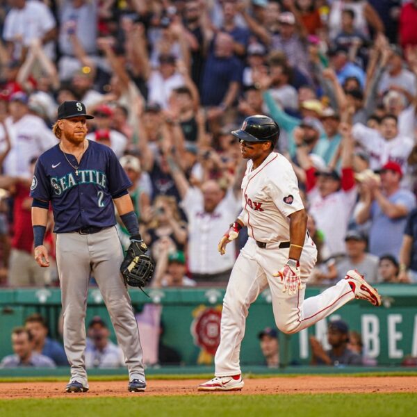 Rafael Devers, Red Sox stroll off vs. Mariners