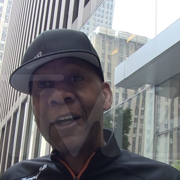 Mark Curry Vouches For Tyler Perry’s Comedy, Billion-Dollar Bank Account