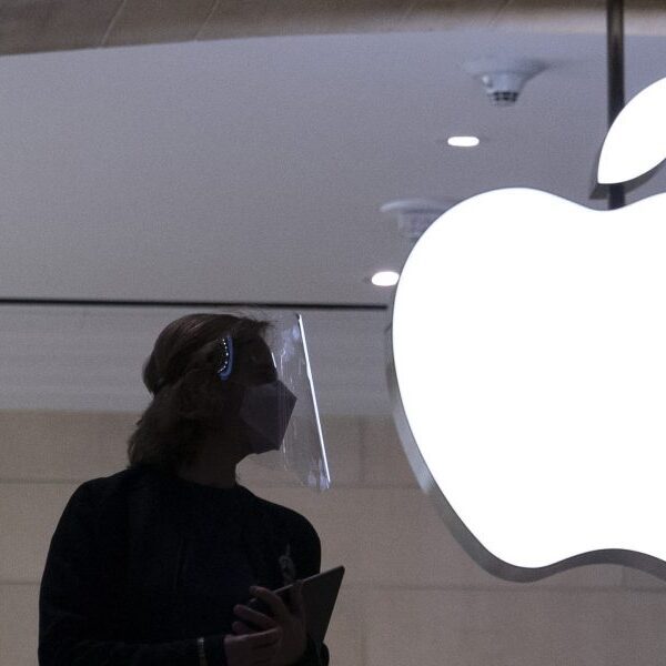 Apple agrees to 10% pay hike in first-ever union contract with retailer…