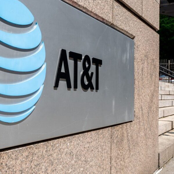 Hackers steal information on nearly all of AT&T’s wi-fi prospects