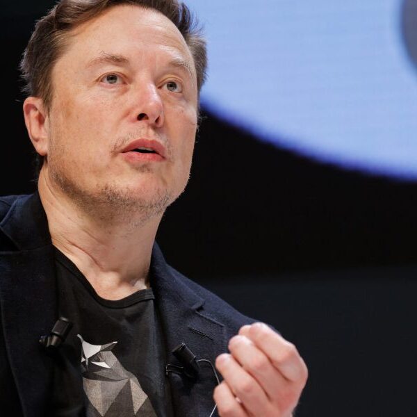 Tesla walks again Robotaxi reveal, sending its inventory plummeting