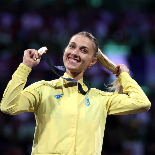 Ukraine’s 1st medal of Paris Olympics received by fencer who refused to…