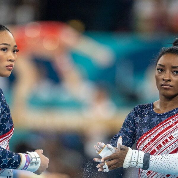 Suni Lee joins Simone Biles in taking photographs at former Team USA…