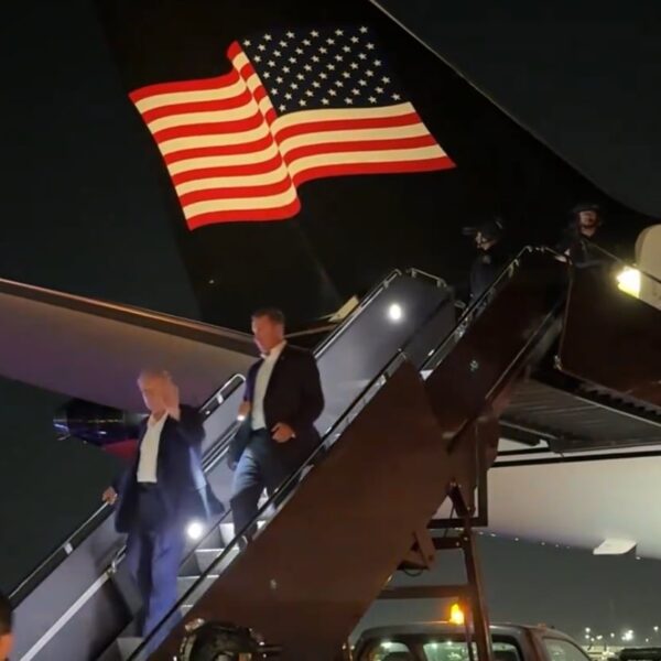 Trump Returns Home After Assassination Attempt, Waves to the Camera (VIDEO) |…