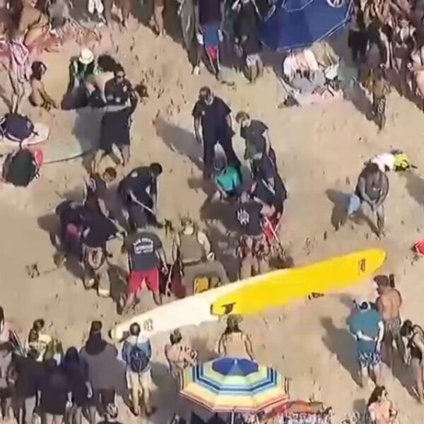 San Diego lifeguards rescue teen woman ‘buried up to neck’ after sand…