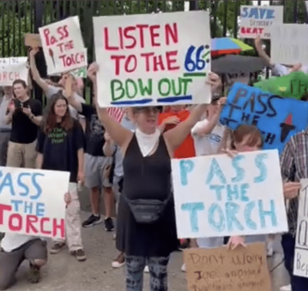 JUST IN: Mob of Leftist Protesters Swarm Around White House to Demand…