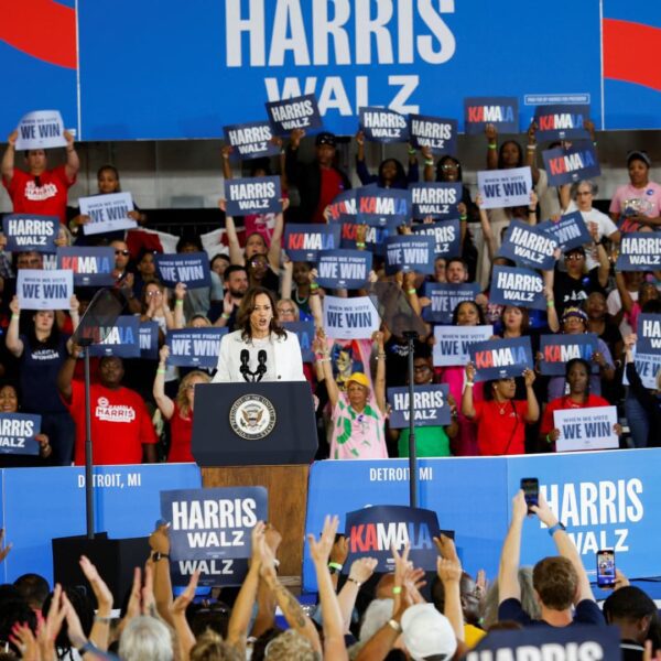 Trump promotes false Harris AI crowd measurement conspiracy