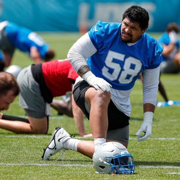 Lions star OT Penei Sewell injures foot in follow