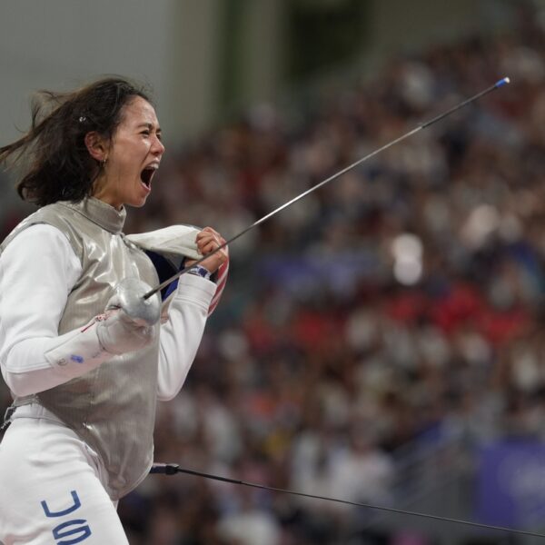 U.S. wins historic gold in ladies’s foil staff occasion