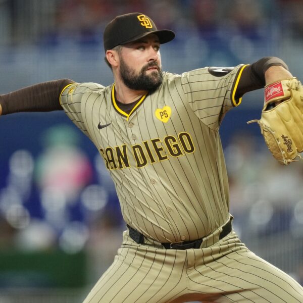 Padres proceed to make playoff push vs. Twins