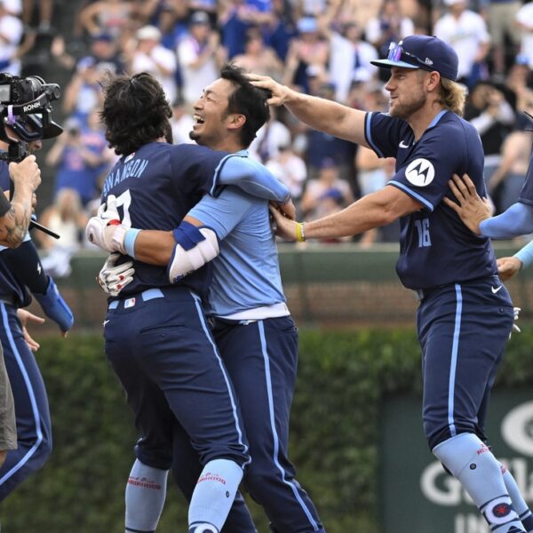 Cubs stroll off vs. Blue Jays after blowing 3-run lead