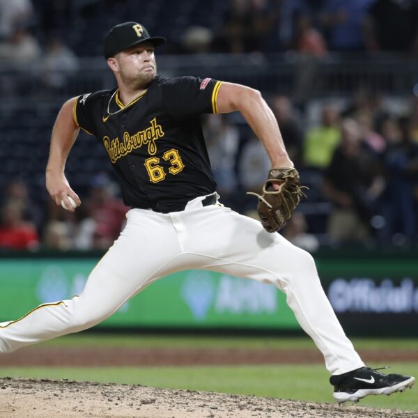 Pirates RHP Hunter Stratton carted off with obvious knee damage