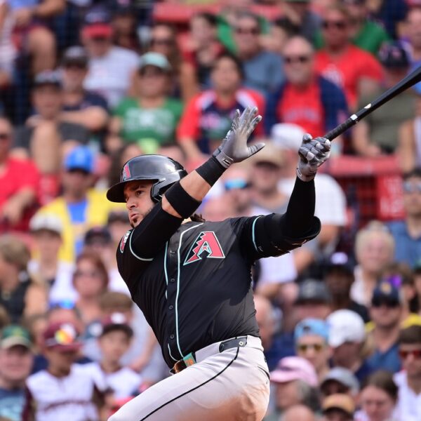 Diamondbacks win sixth straight by rallying previous Red Sox