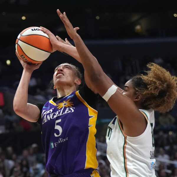 Sparks look to journey momentum into matchup with Dream