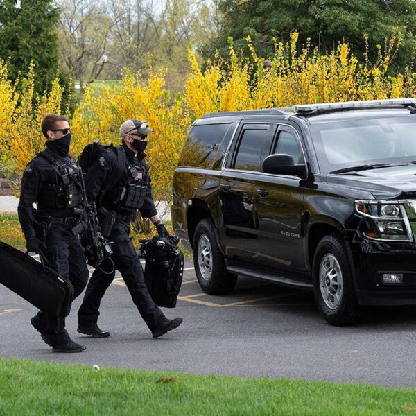 Secret Service apologizes after breaking into Massachusetts salon to make use of…