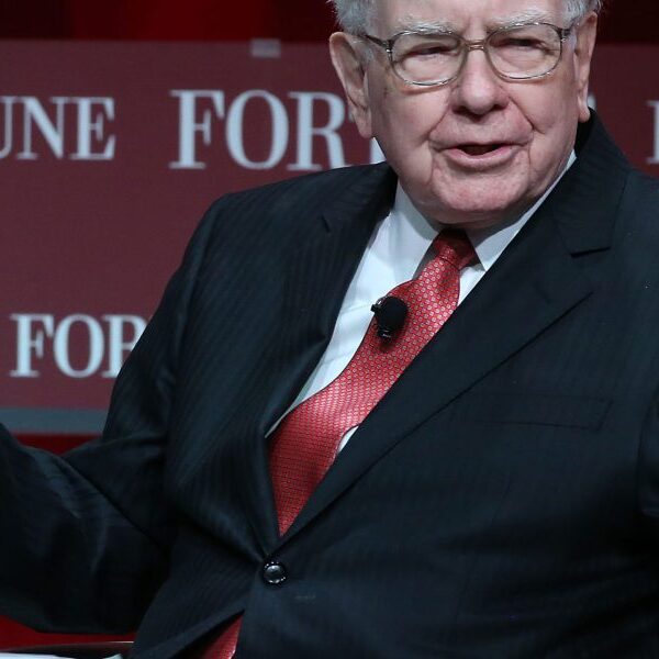 Why did Warren Buffett dump Apple inventory?