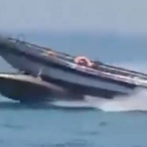 Dramatic Footage: Spanish Police Block Illegal Immigrants by Severing Their Boat in…