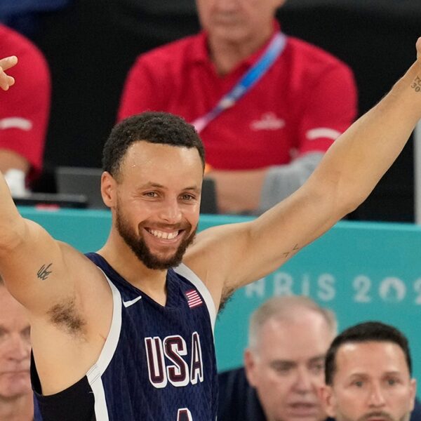 Steph Curry electrifies Team USA in 4th quarter on option to gold…