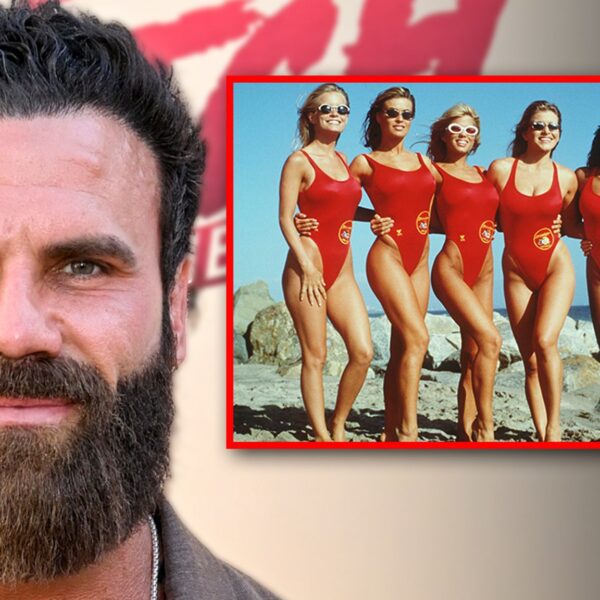 ‘Baywatch’ Star Jeremy Jackson Admits Sniffing Female Costars’ Swimsuits