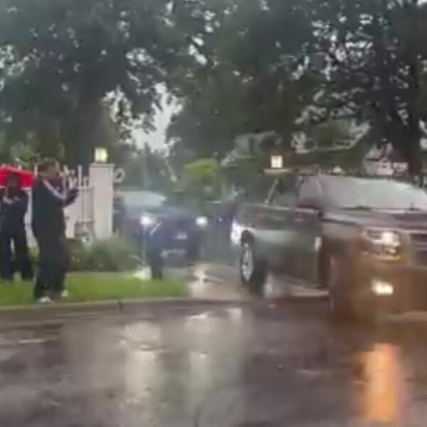 DEVELOPING: Several Black Suburbans Arrive at Minnesota Governor Tim Walz’s Home Night…