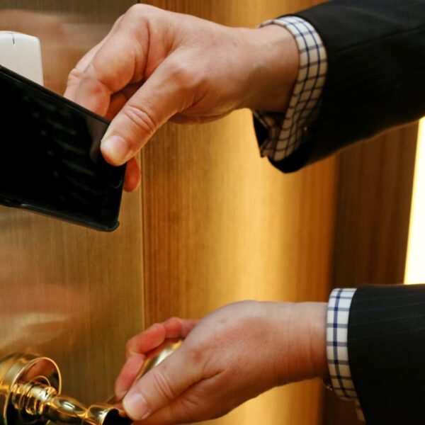 Apple and Google wallets wish to make resort room key card out…