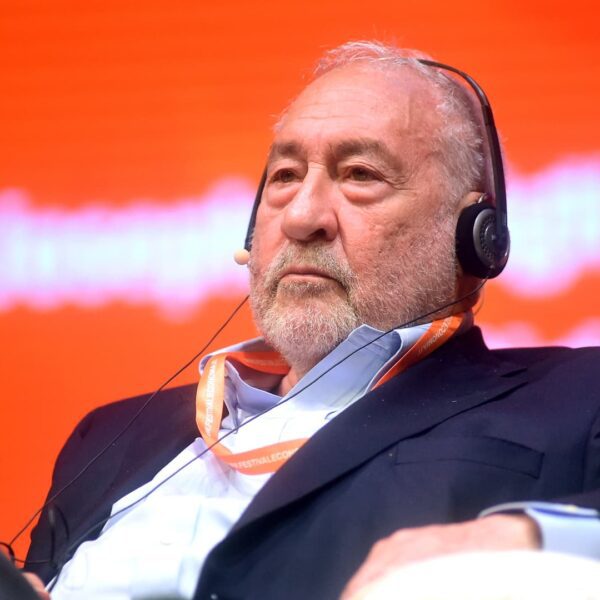 Nobel laureate Joseph Stiglitz desires the Fed to ship a giant fee…