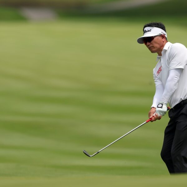 Y.E. Yang beats Bernhard Langer in playoff to win Ascension