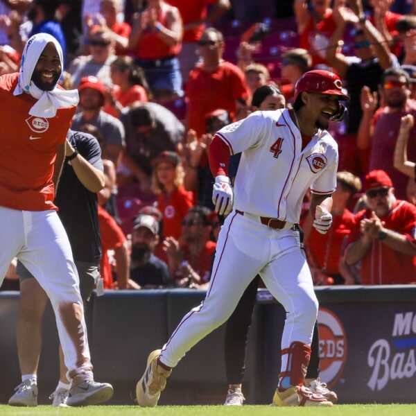 Santiago Espinal delivers for Reds over Brewers in 11 innings