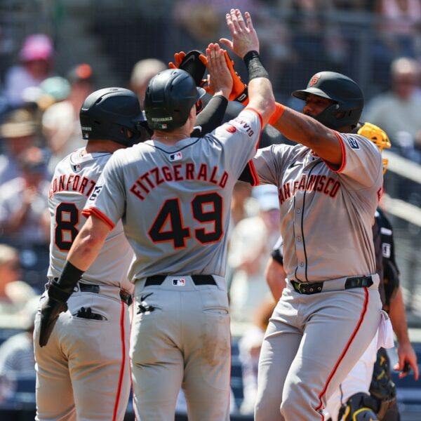 Giants slug 4 homers to edge Padres