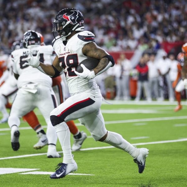 Texans RBs Joe Mixon (ankle), Dameon Pierce (hamstring) sit out apply