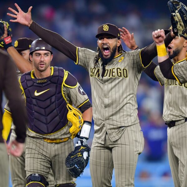 Dodgers, Padres taking NL West all the way down to the wire