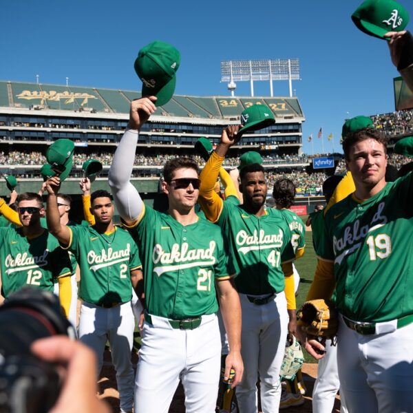 Mariners, A’s begin season-ending collection after emotional day