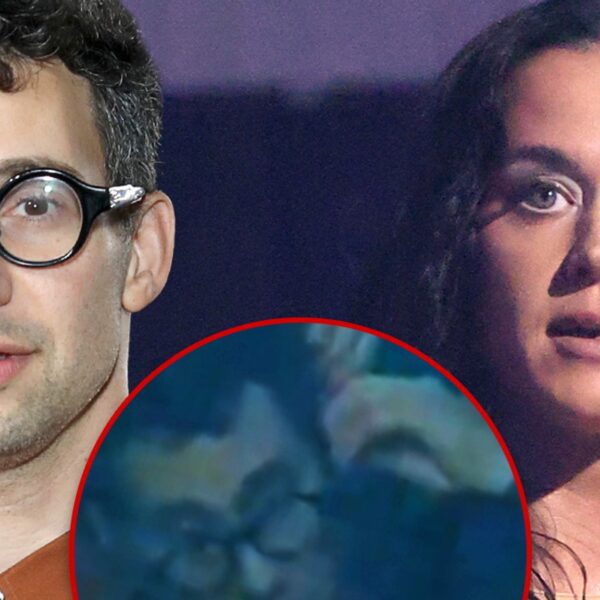 ‘Disrespectful’ Jack Antonoff Slammed for Wearing Earplugs During Katy Perry’s VMAs Performance