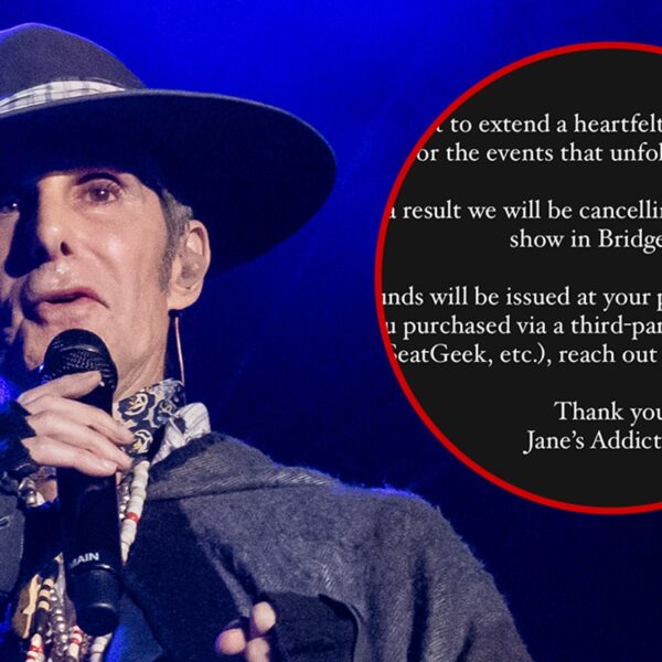 Jane’s Addiction Apologizes To Fans After Fight Onstage In Boston