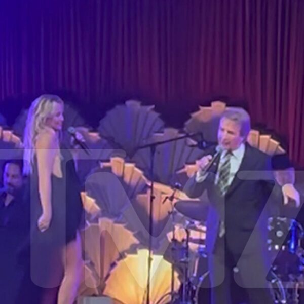 Kate Hudson and Martin Short Sing, Goldie Hawn & Kurt Russell Dance…