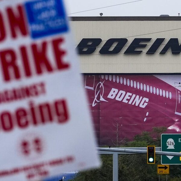 Boeing considers non permanent layoffs to avoid wasting money throughout strike