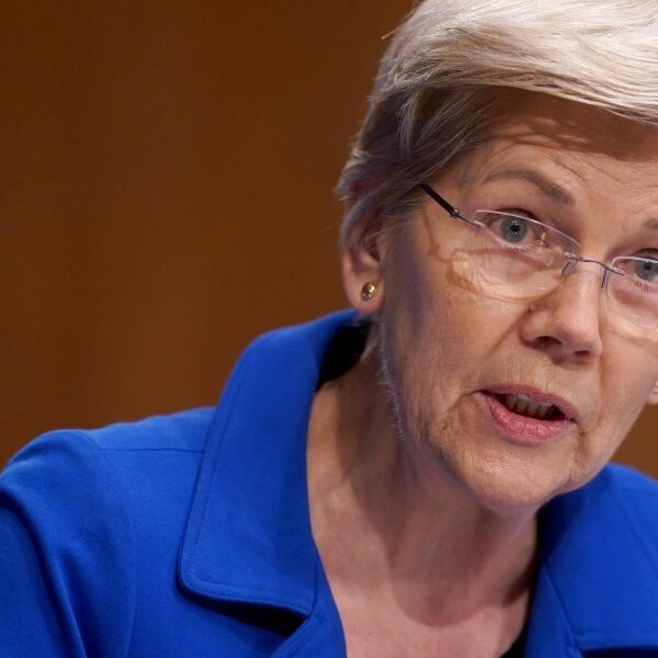 Elizabeth Warren calls Fed chair Jerome Powell a ‘dangerous man’ for supporting…