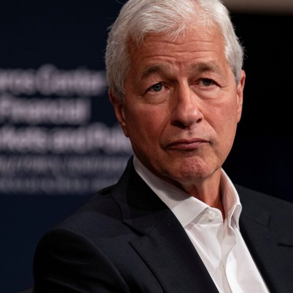 Jamie Dimon is concerned by federal staff not working of their D.C.…