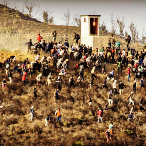 SHOCK VIDEO: Hundreds of African Men Try to Storm the Border Between…