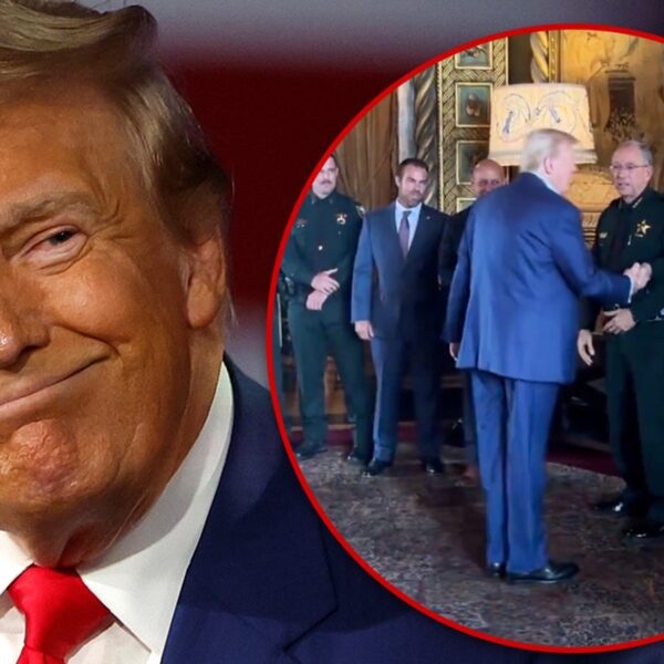 Donald Trump Meets Sheriff’s Deputies Who Arrested Would-Be Assassin